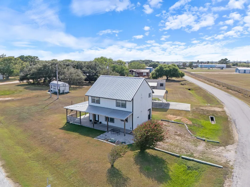 2749 W Bayshore Drive Palacios, TX 77465