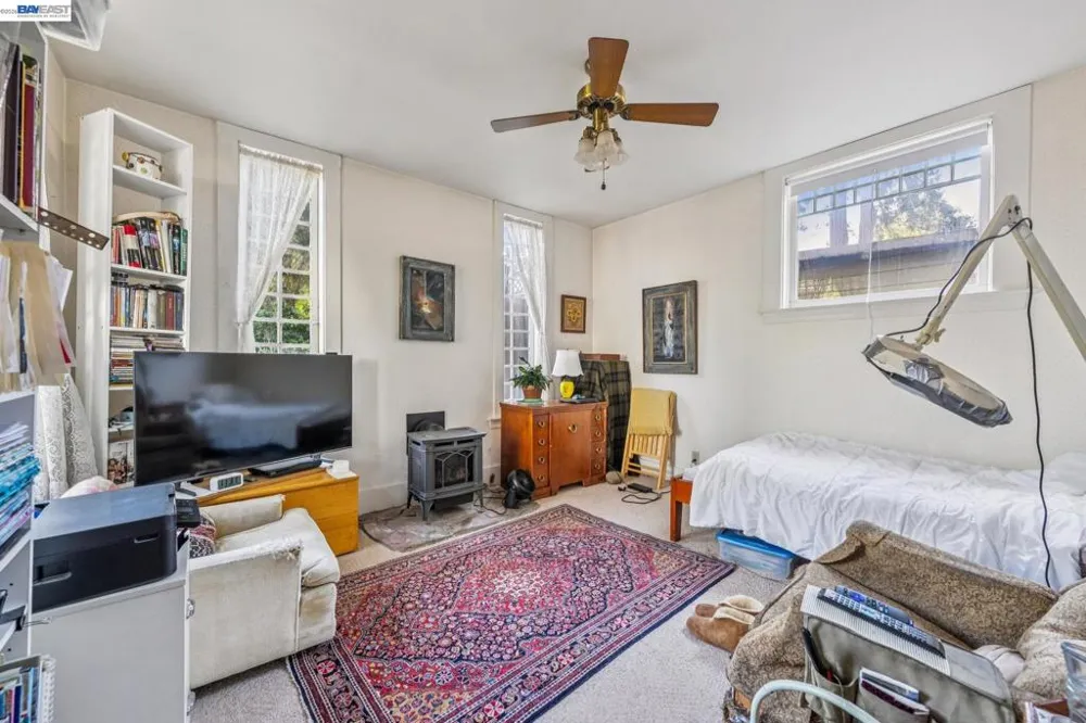 2242 San Antonio Ave Alameda, CA 94501