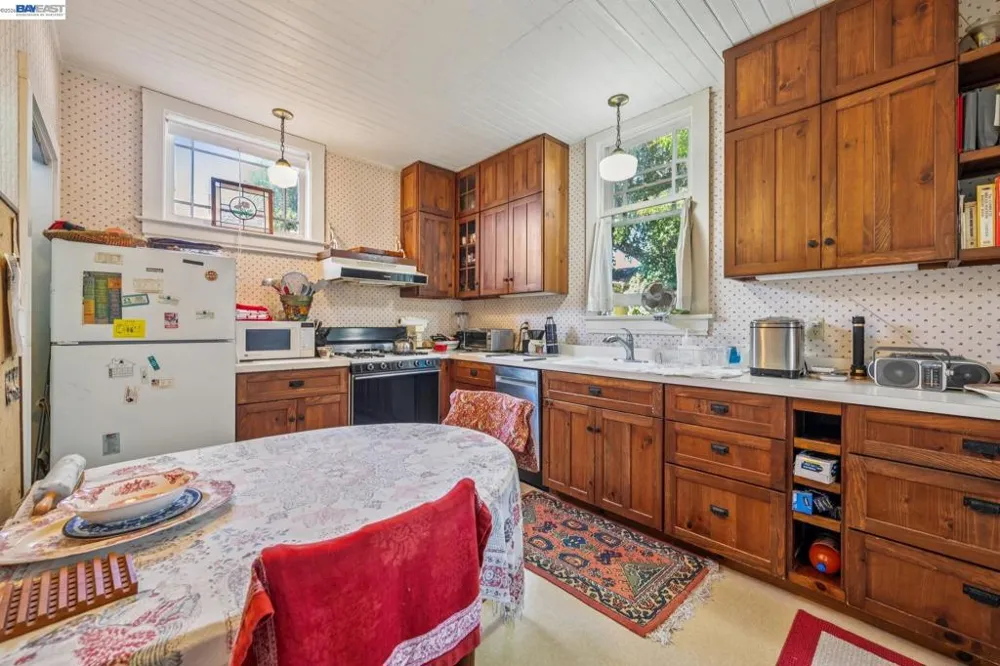 2242 San Antonio Ave Alameda, CA 94501