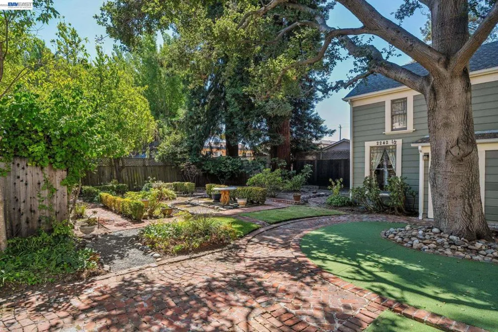 2242 San Antonio Ave Alameda, CA 94501