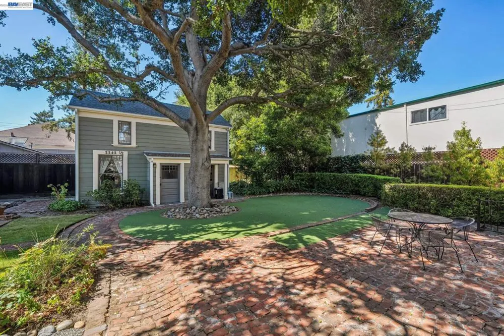 2242 San Antonio Ave Alameda, CA 94501