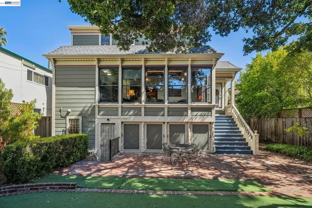2242 San Antonio Ave Alameda, CA 94501