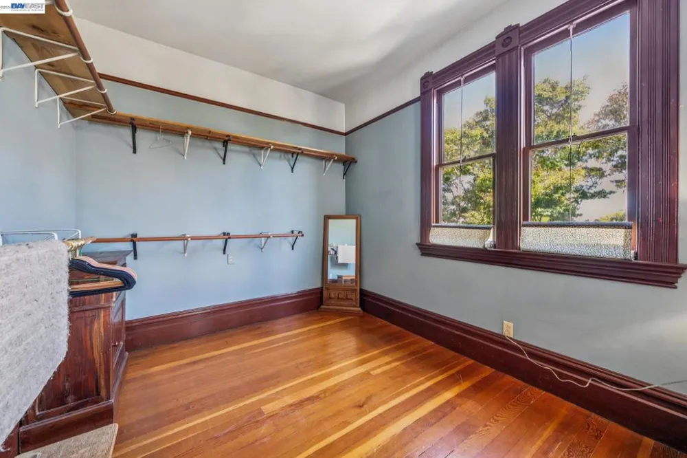2242 San Antonio Ave Alameda, CA 94501