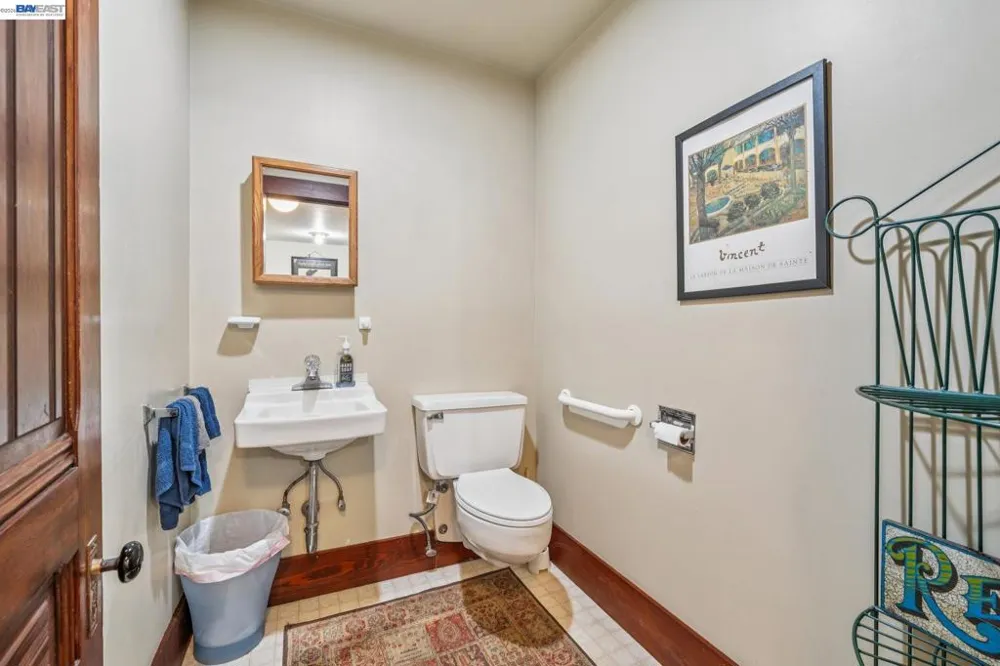 2242 San Antonio Ave Alameda, CA 94501
