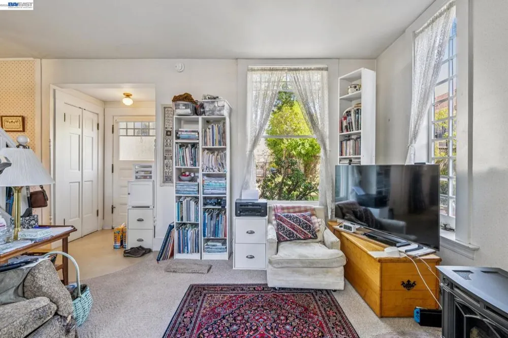 2242 San Antonio Ave Alameda, CA 94501
