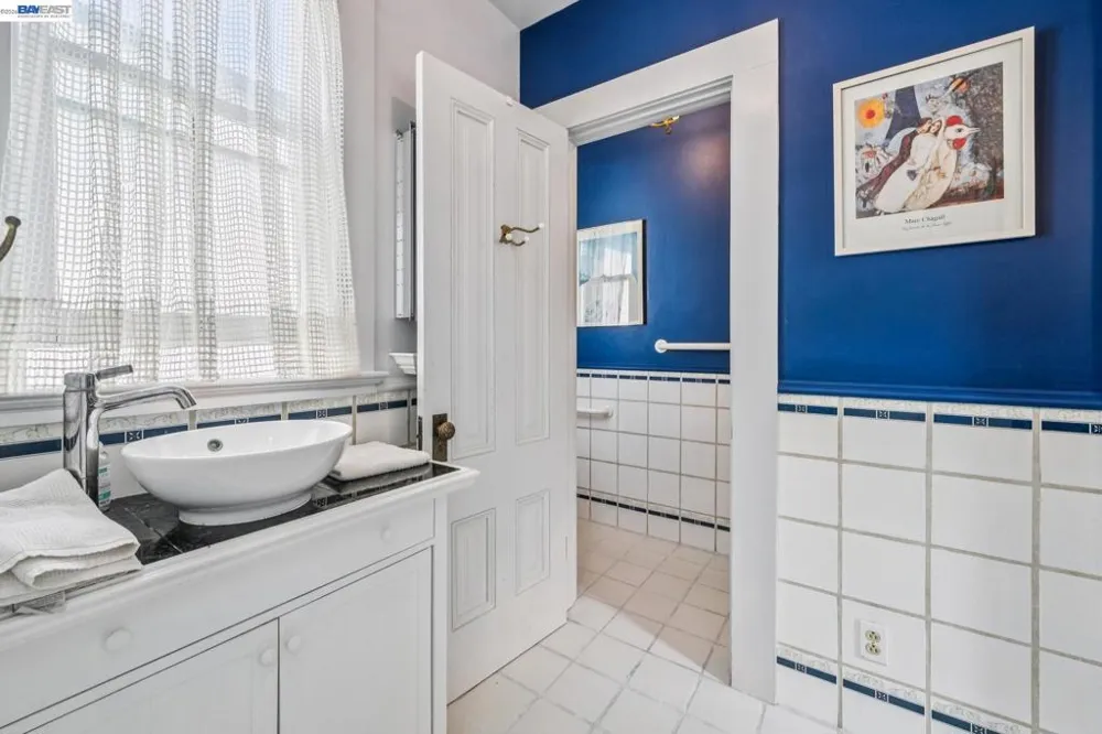 2242 San Antonio Ave Alameda, CA 94501