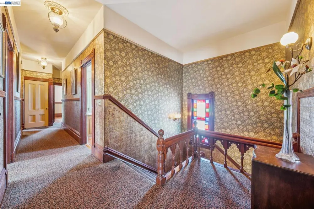 2242 San Antonio Ave Alameda, CA 94501