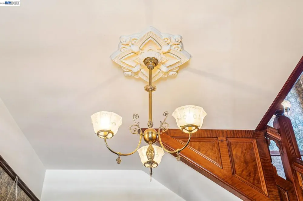 2242 San Antonio Ave Alameda, CA 94501