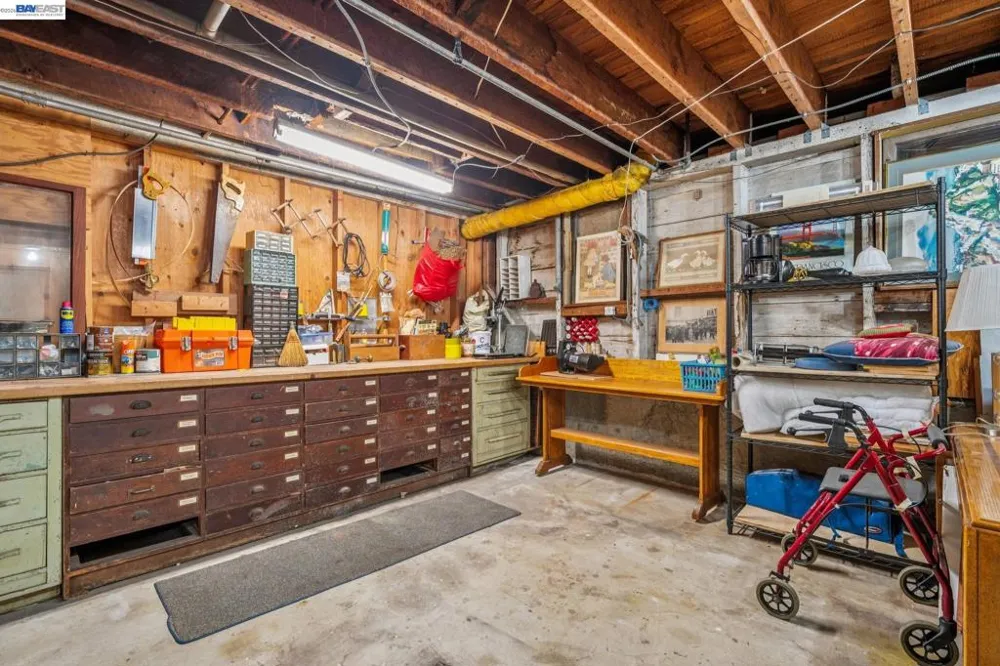2242 San Antonio Ave Alameda, CA 94501