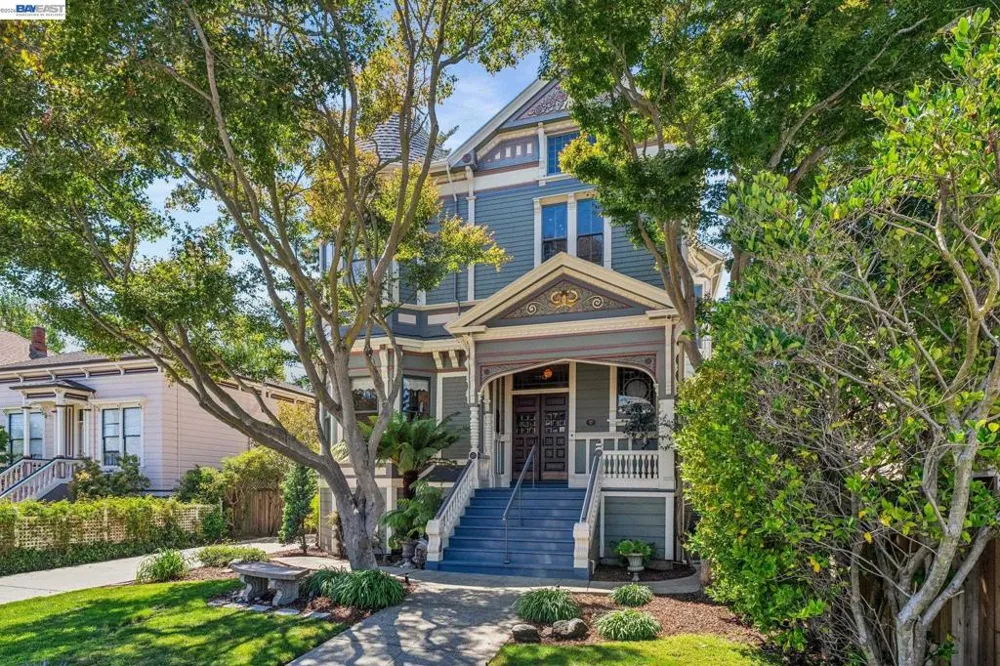 2242 San Antonio Ave Alameda, CA 94501