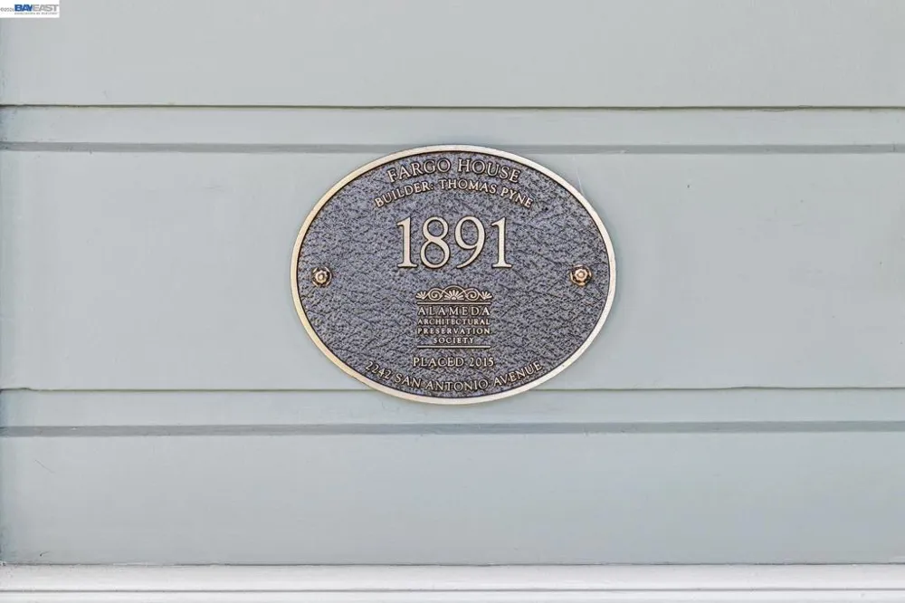 2242 San Antonio Ave Alameda, CA 94501