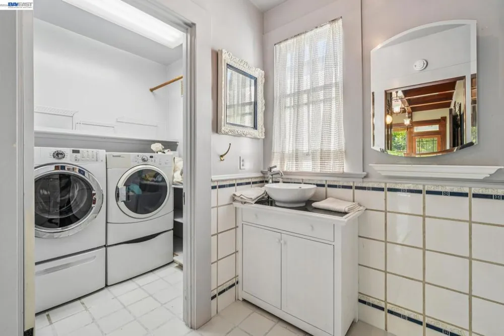2242 San Antonio Ave Alameda, CA 94501
