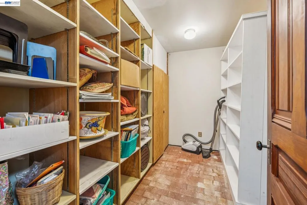 2242 San Antonio Ave Alameda, CA 94501