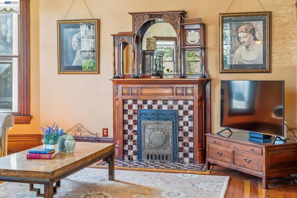 2242 San Antonio Ave Alameda, CA 94501