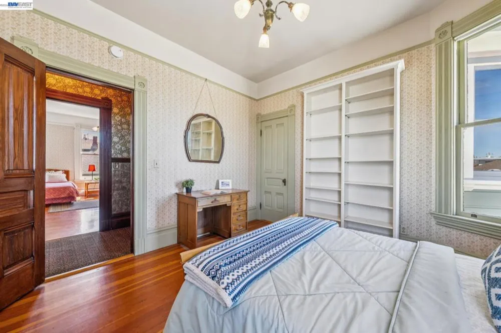 2242 San Antonio Ave Alameda, CA 94501