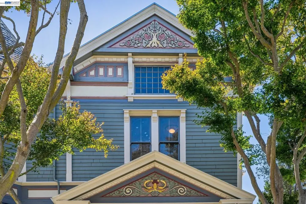 2242 San Antonio Ave Alameda, CA 94501