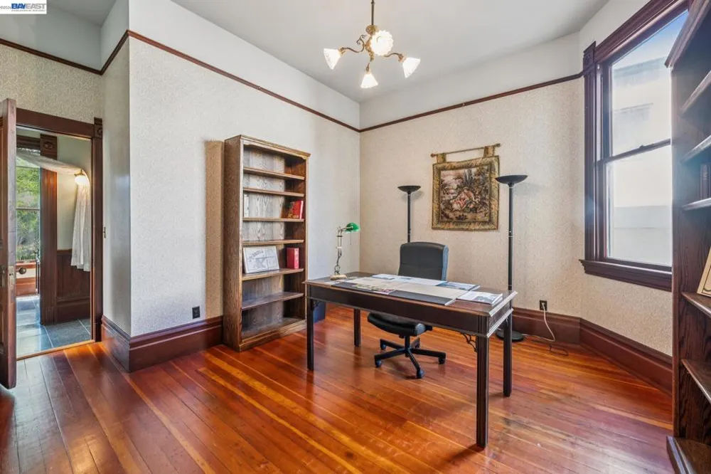 2242 San Antonio Ave Alameda, CA 94501