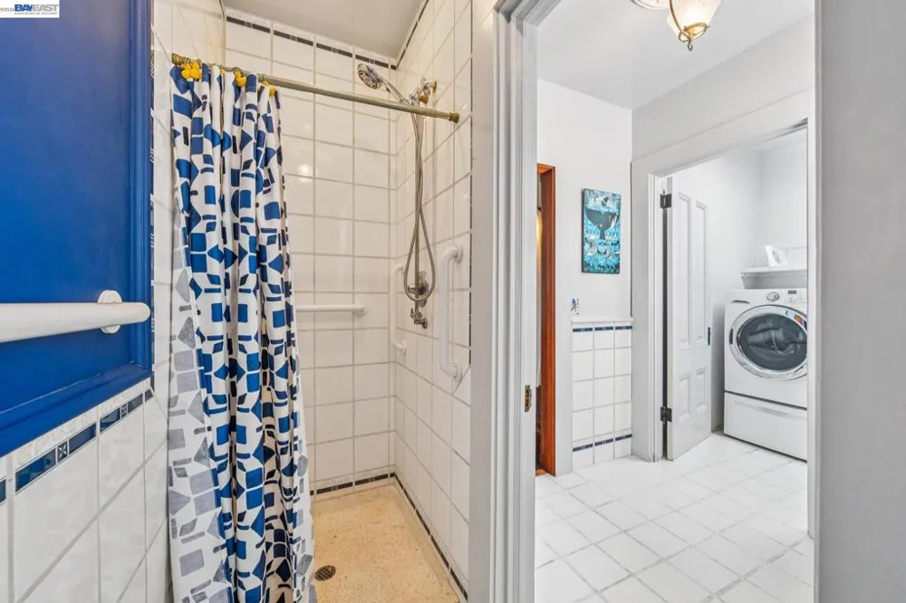 2242 San Antonio Ave Alameda, CA 94501