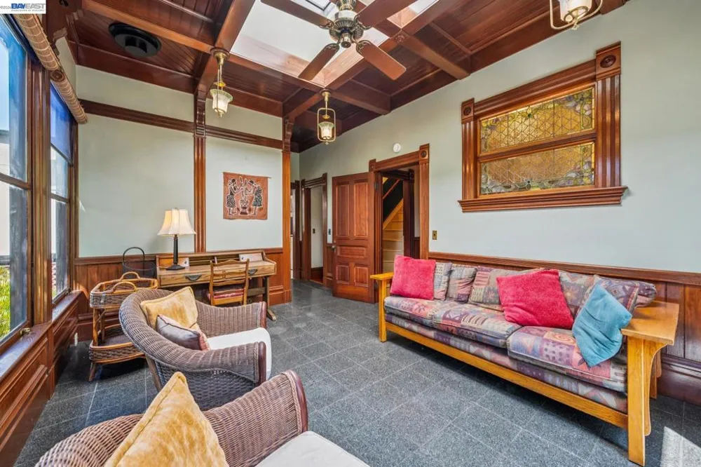 2242 San Antonio Ave Alameda, CA 94501
