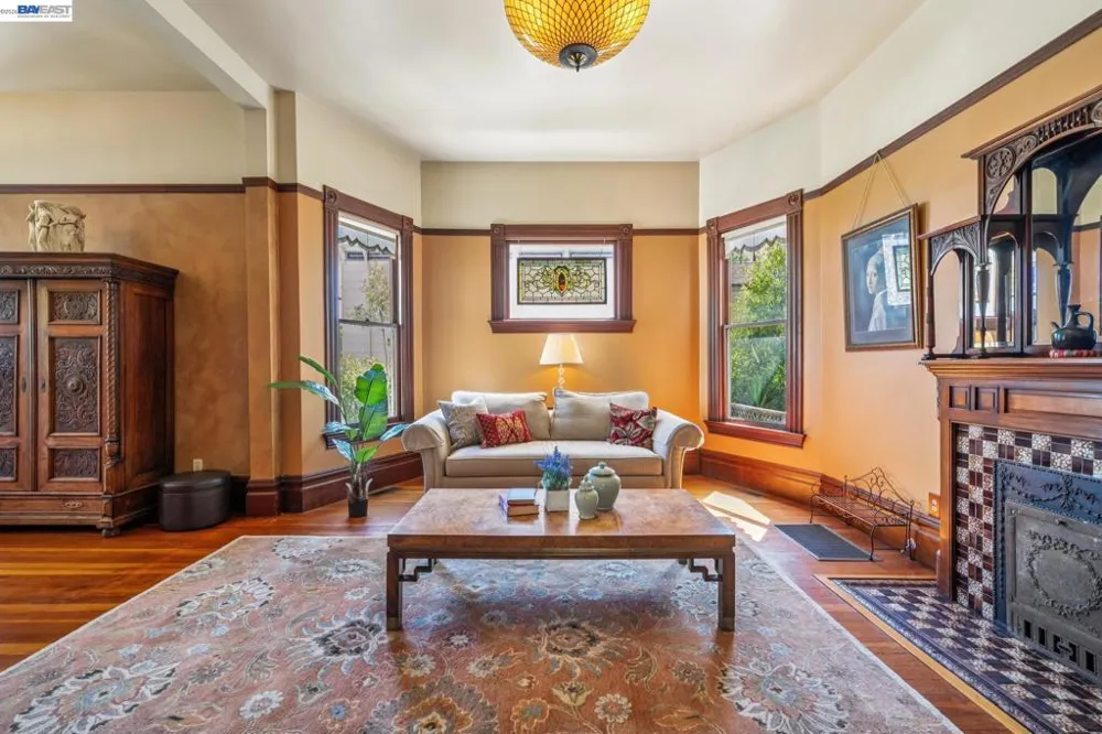 2242 San Antonio Ave Alameda, CA 94501