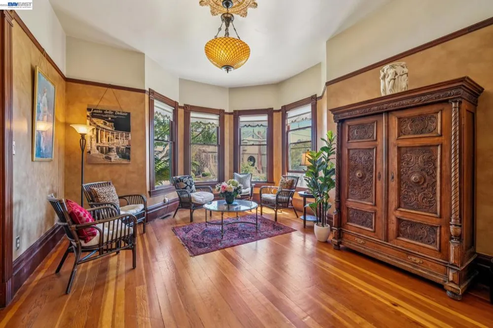 2242 San Antonio Ave Alameda, CA 94501
