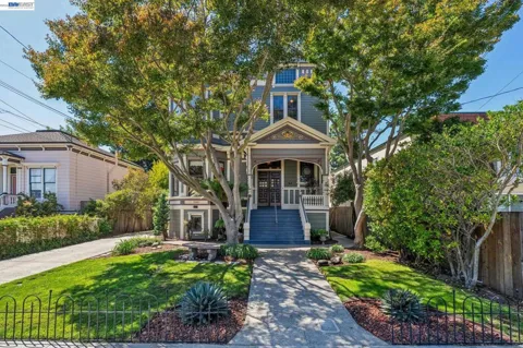 2242 San Antonio Ave