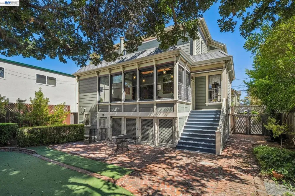 2242 San Antonio Ave Alameda, CA 94501