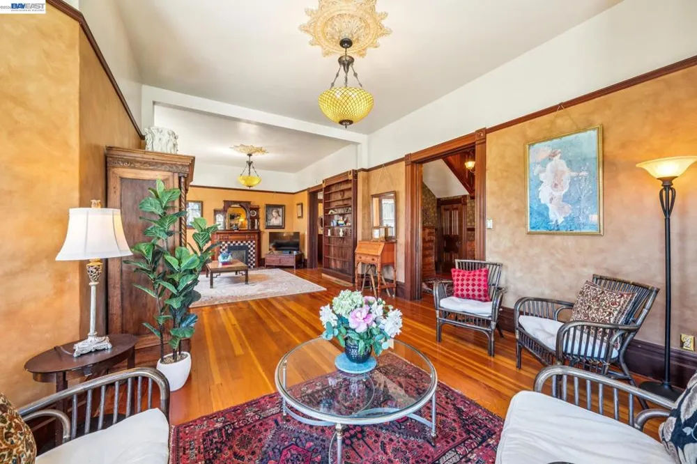 2242 San Antonio Ave Alameda, CA 94501
