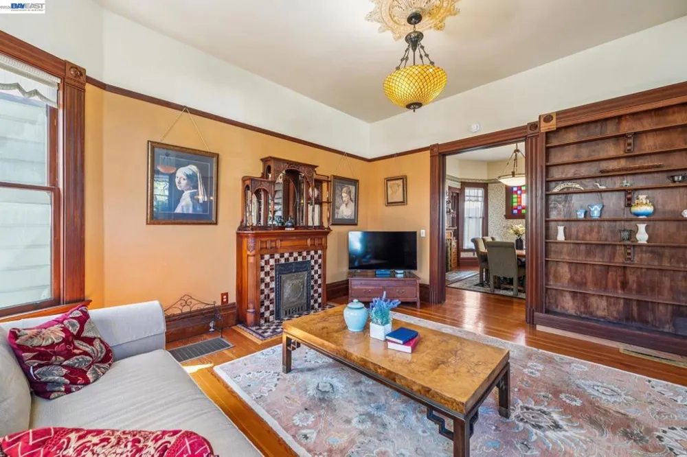 2242 San Antonio Ave Alameda, CA 94501