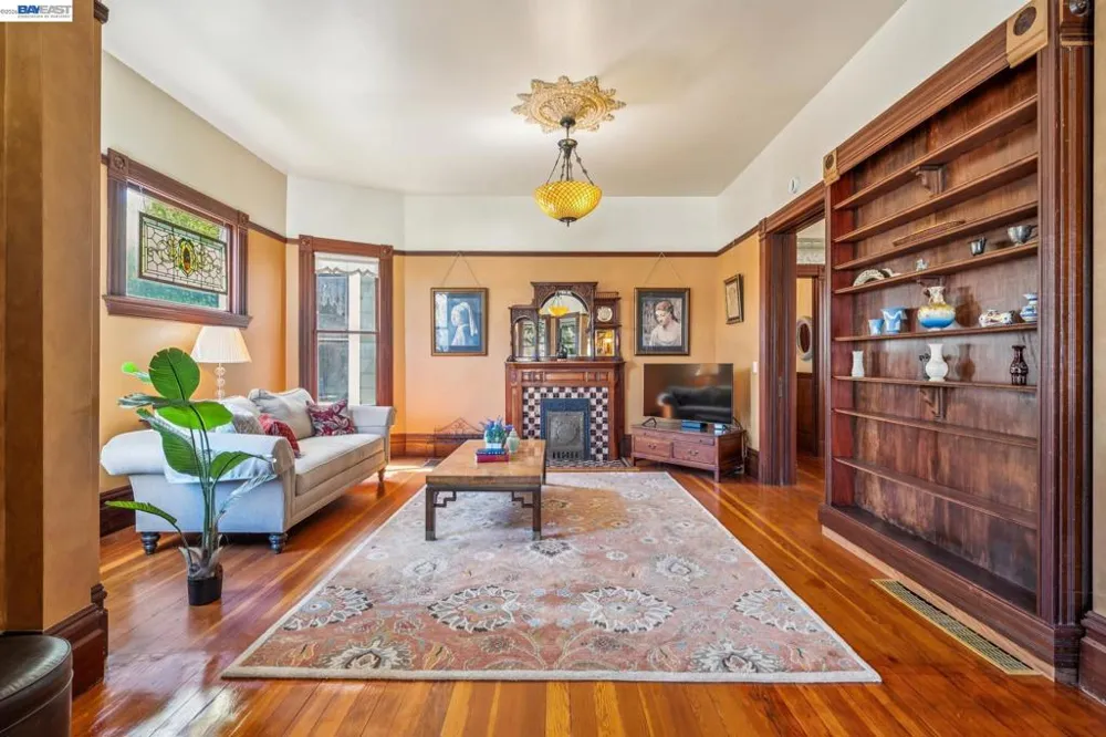 2242 San Antonio Ave Alameda, CA 94501