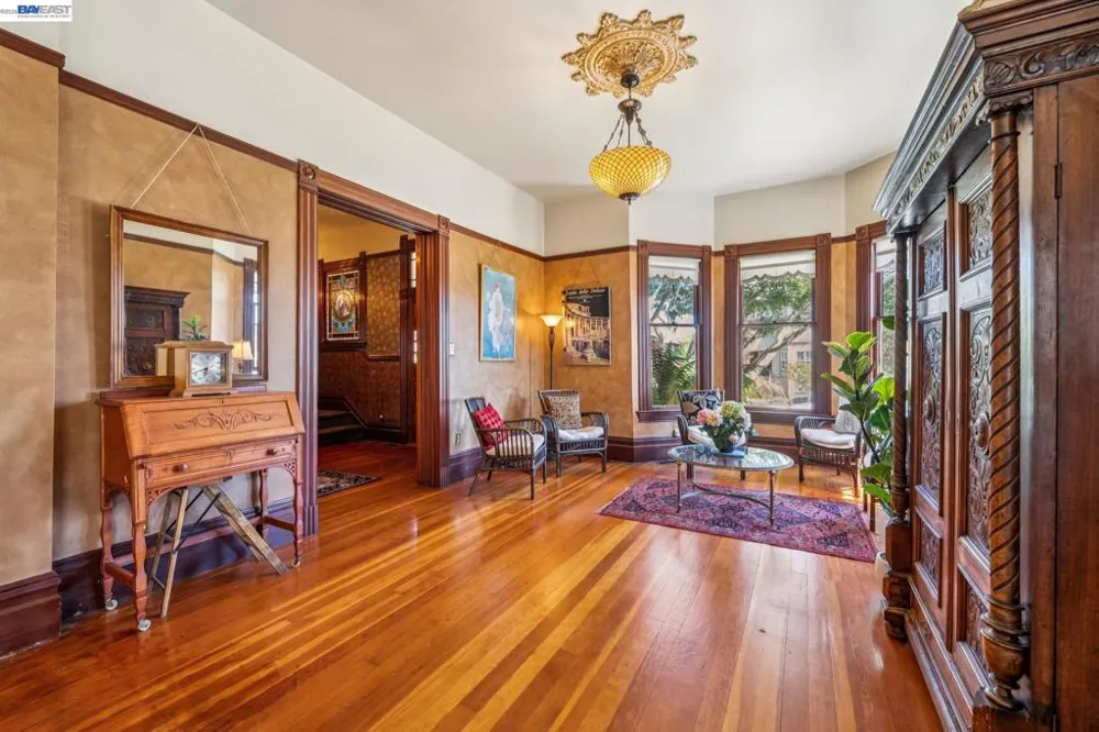 2242 San Antonio Ave Alameda, CA 94501