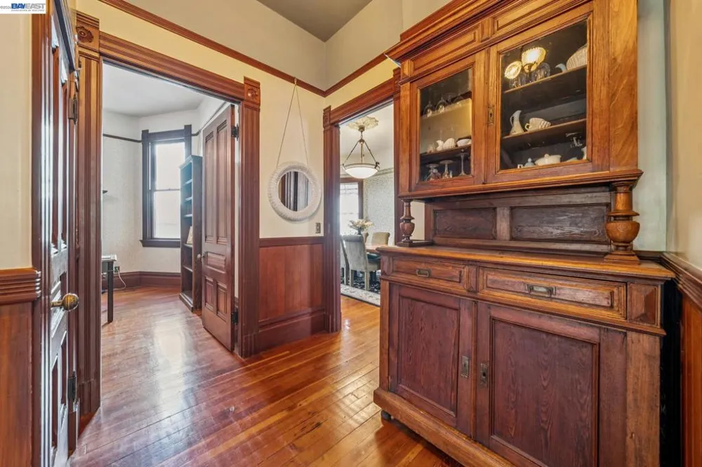2242 San Antonio Ave Alameda, CA 94501