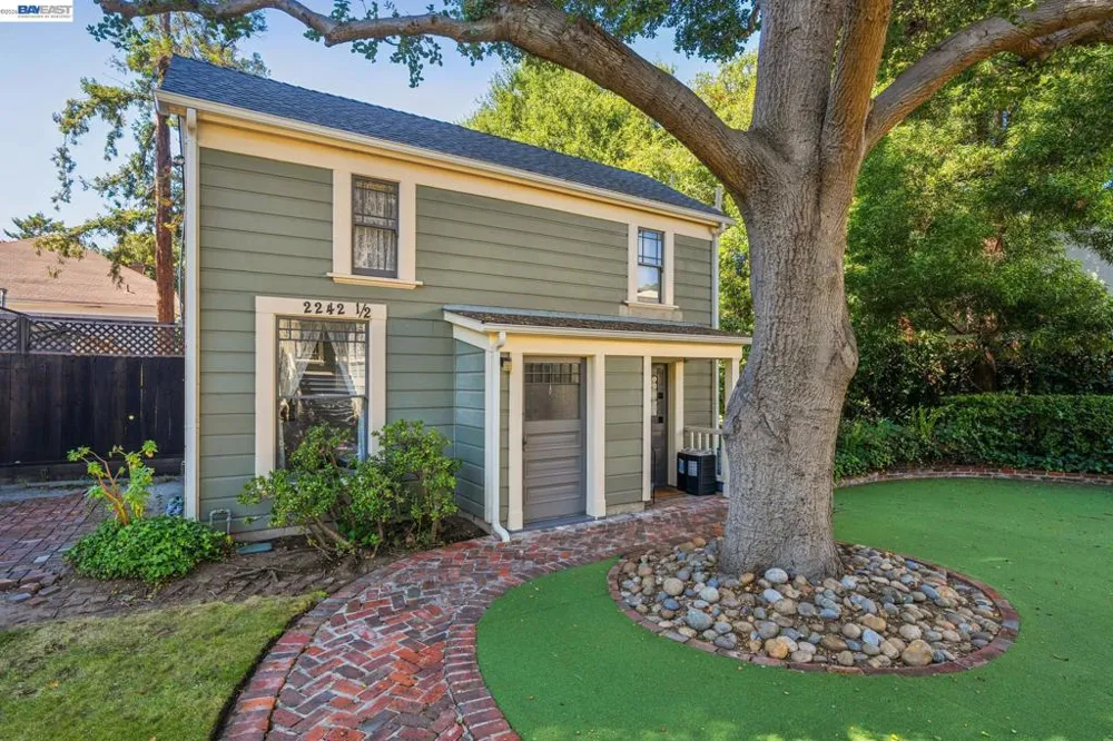 2242 San Antonio Ave Alameda, CA 94501