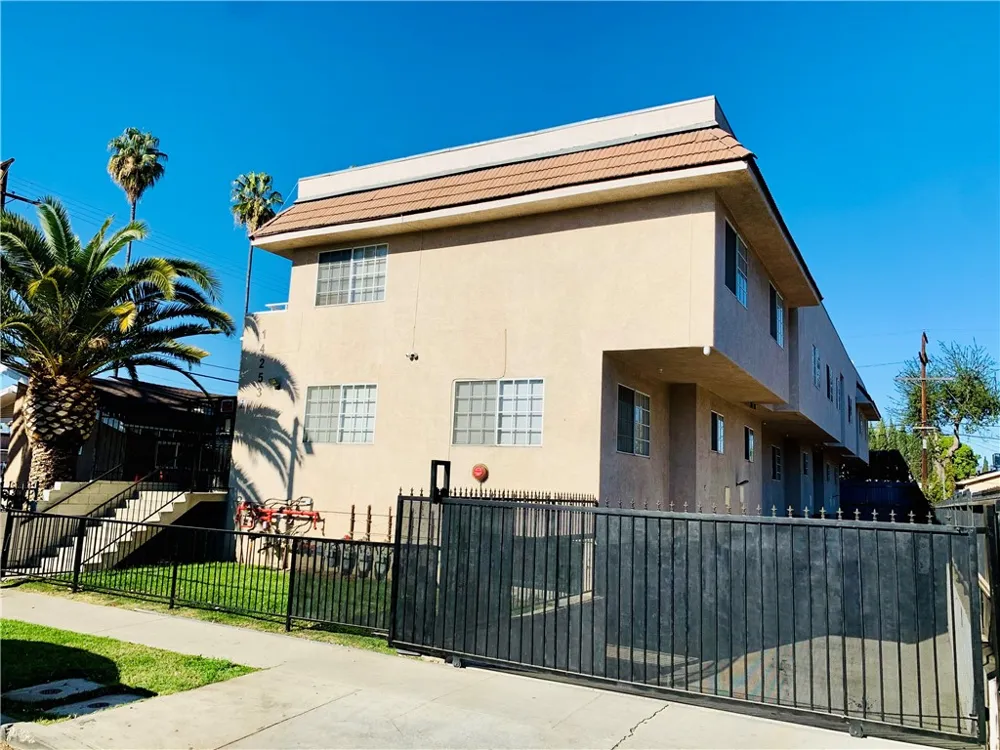 14253 Gilmore Street #A Van Nuys, CA 91401