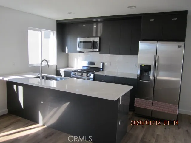 14126 Sylvan Street Van Nuys, CA 91401