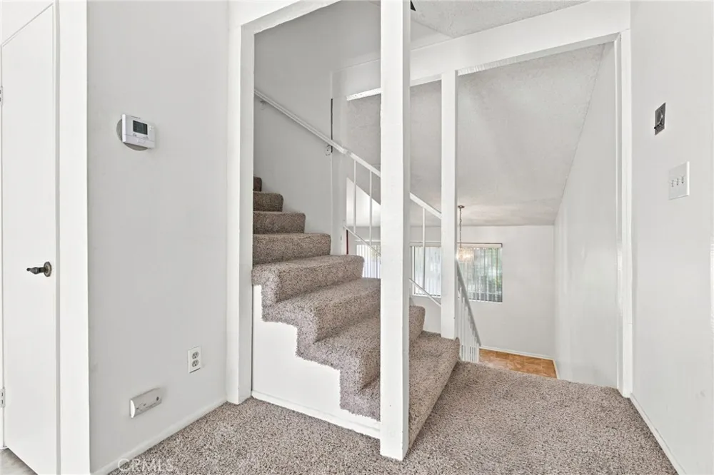 18631 Collins #30 Los Angeles, CA 91356