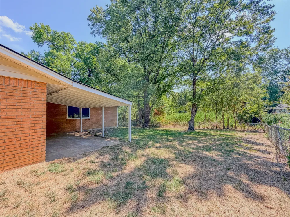 1819 Quail Run Muskogee, OK 74403