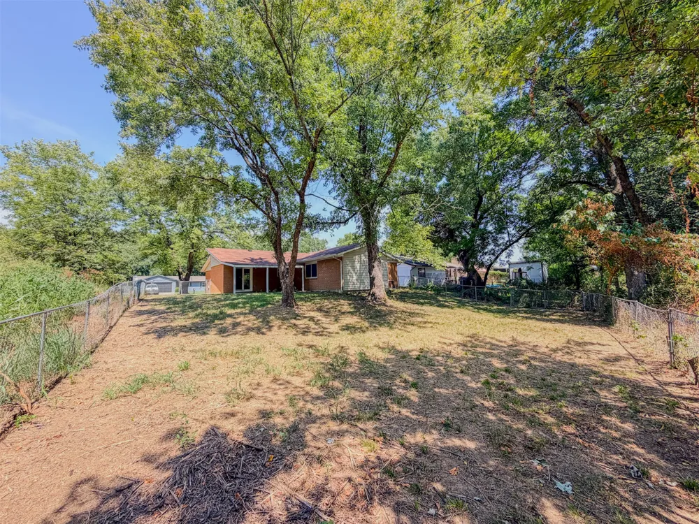 1819 Quail Run Muskogee, OK 74403