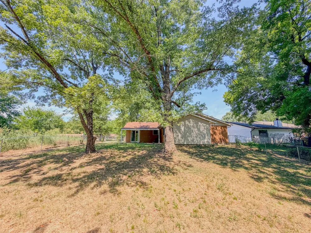 1819 Quail Run Muskogee, OK 74403
