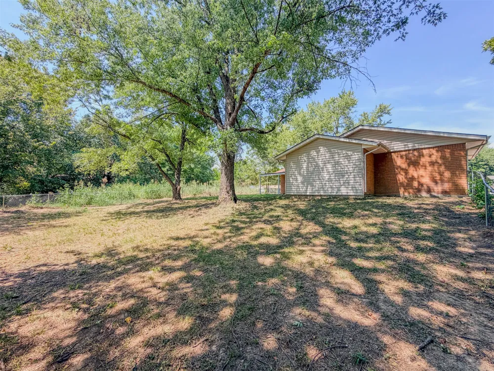 1819 Quail Run Muskogee, OK 74403