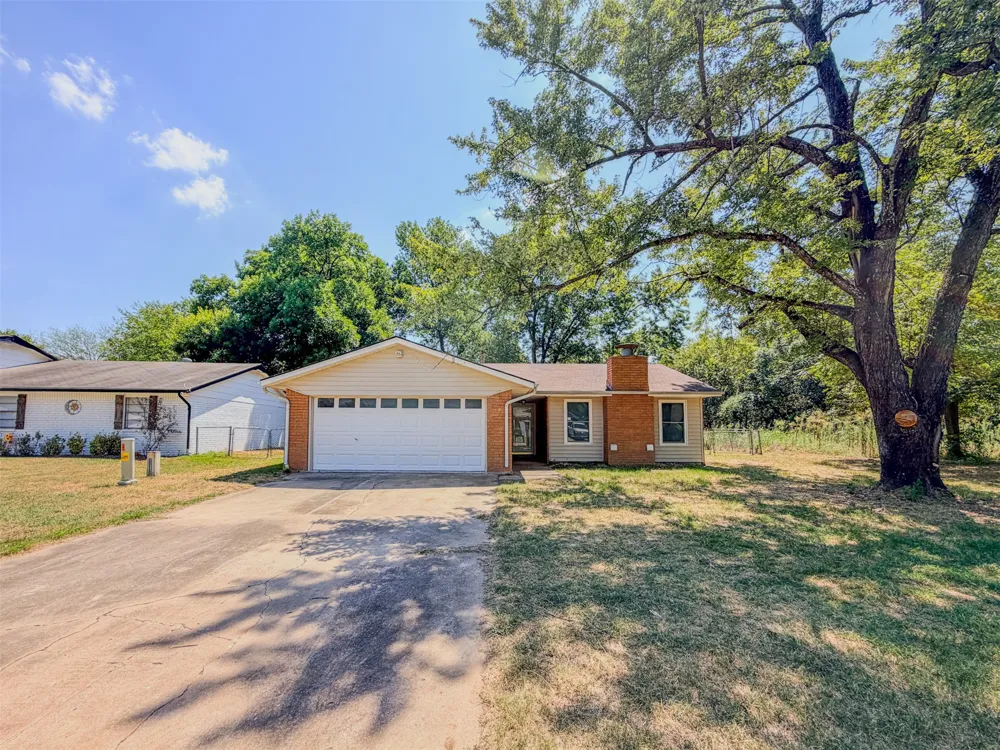 1819 Quail Run Muskogee, OK 74403