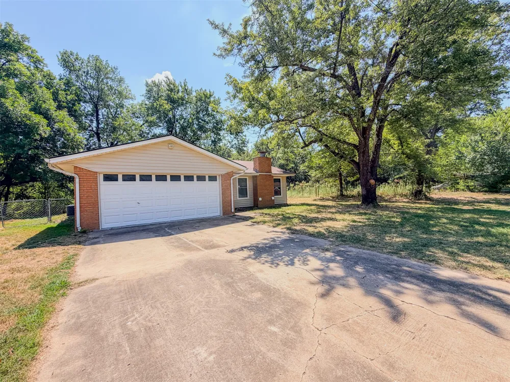 1819 Quail Run Muskogee, OK 74403