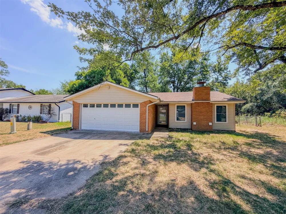1819 Quail Run Muskogee, OK 74403