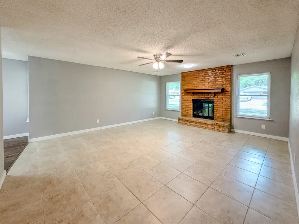 1819 Quail Run Muskogee, OK 74403