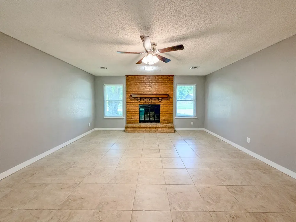 1819 Quail Run Muskogee, OK 74403