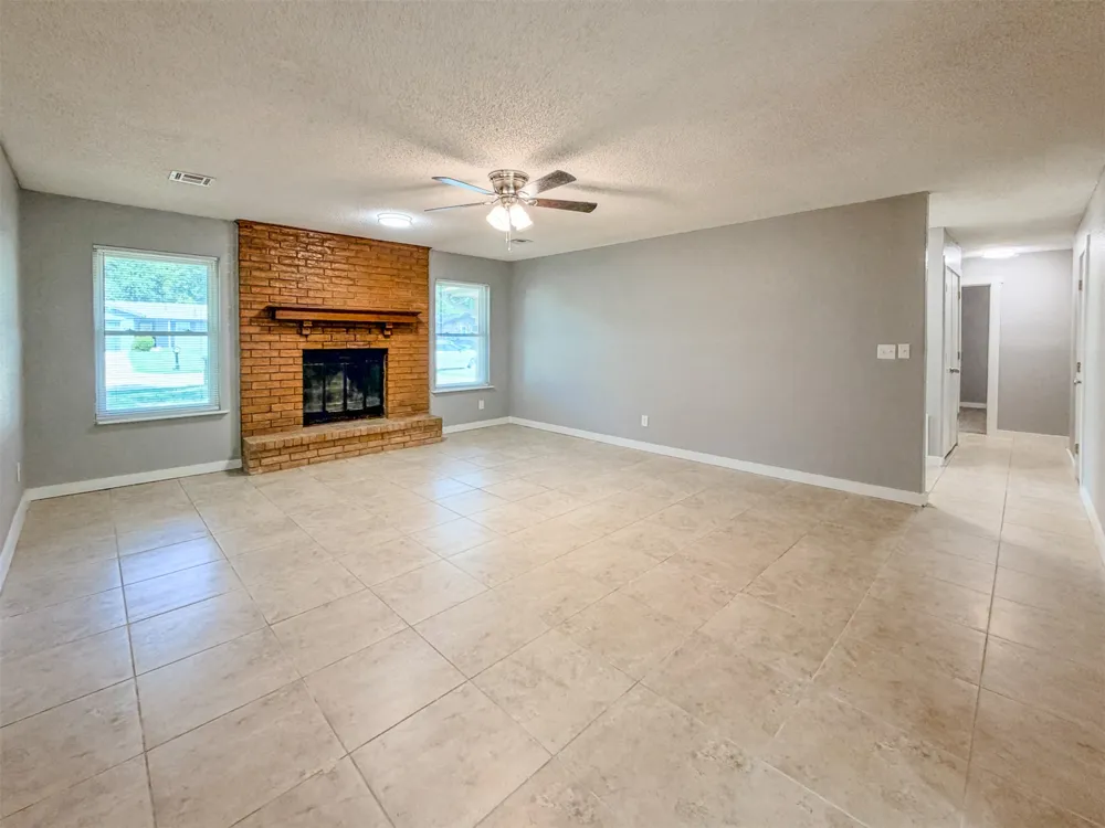 1819 Quail Run Muskogee, OK 74403