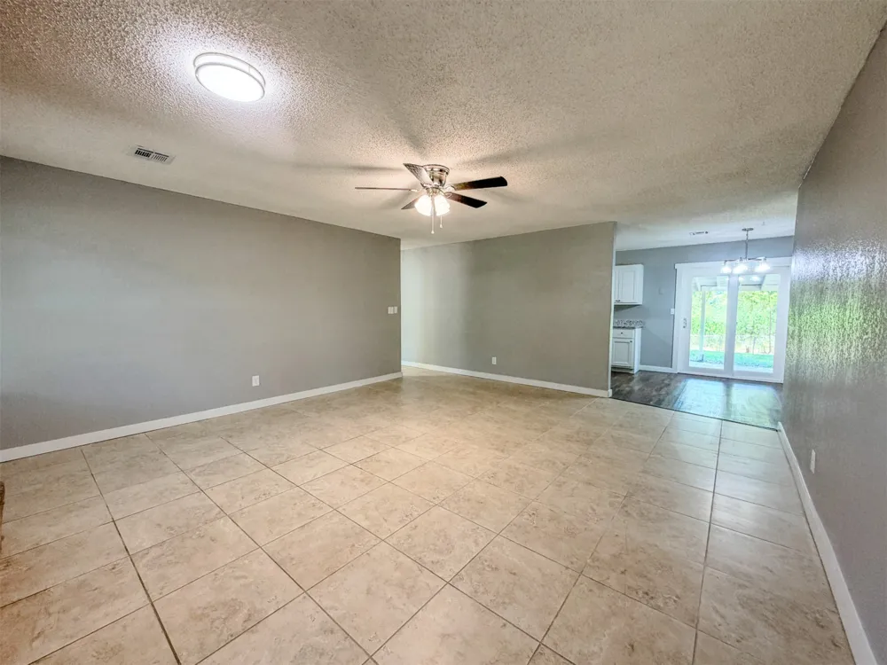 1819 Quail Run Muskogee, OK 74403