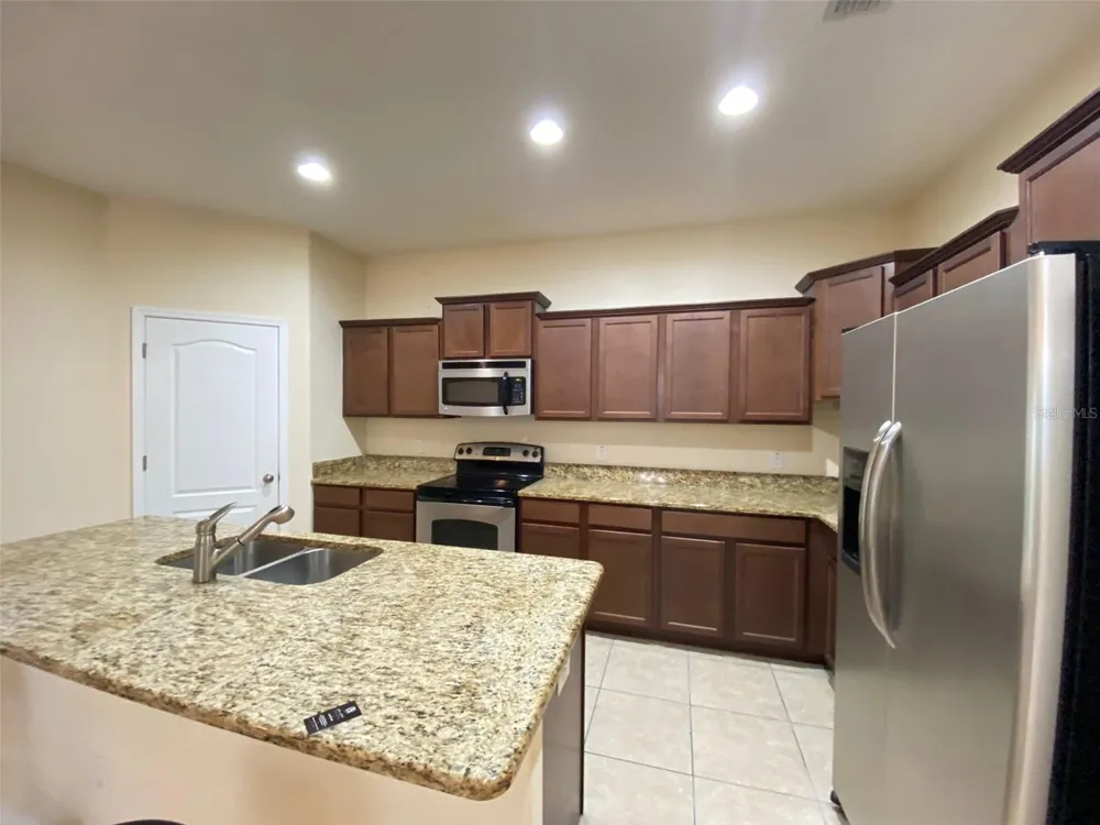 2555 CARRICKTON CIRCLE Orlando, FL 32824