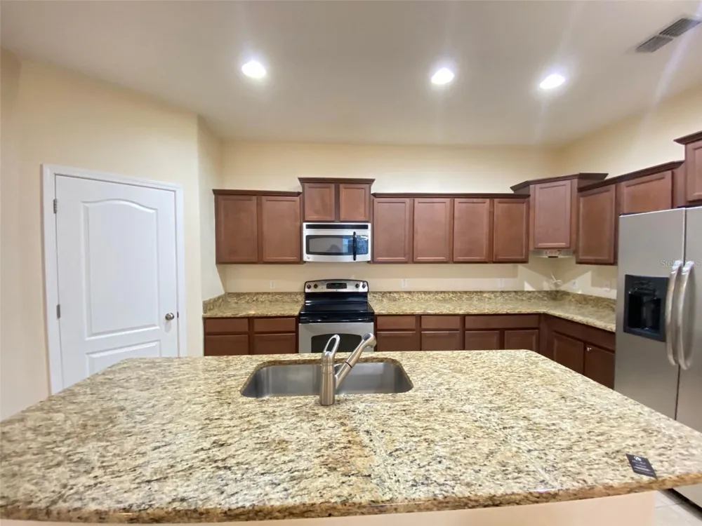 2555 CARRICKTON CIRCLE Orlando, FL 32824
