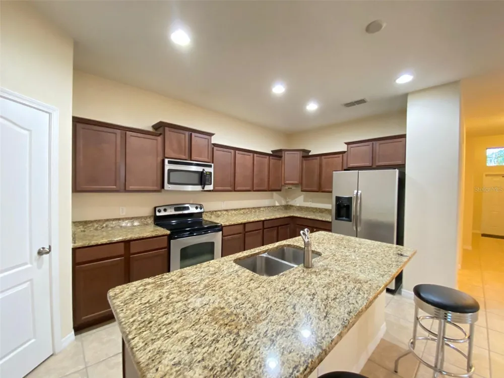 2555 CARRICKTON CIRCLE Orlando, FL 32824